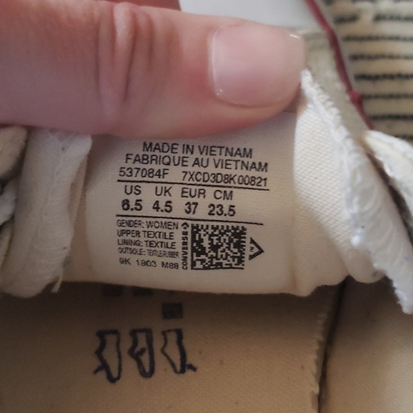 Converse - Picture 3 of 4